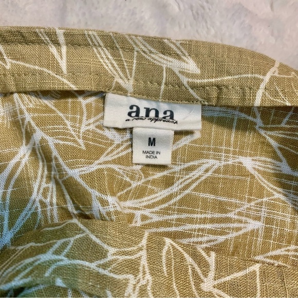 NWT a.n.a. Crop Top Medium Sonia Tropical Olive Mustard Yellow White Floral - Picture 8 of 13